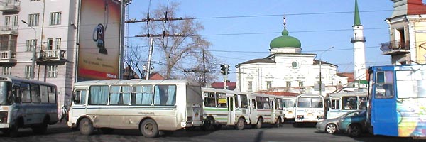 бесчинство ПАЗов у театра Камала до транспортной реформы 2007 г.