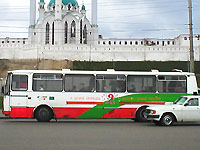 в цветах татарстанского флага окраски в честь Дня независимости Татарстана