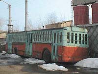останки троллейбуса ЗИУ-9, используемые как склад в депо №1
