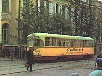 в 70-х гг строгого социализма, когда все трамваи должны были быть только желто-красными, был единственный РВЗ-6 другой окраски с планшетиками комсомольской пропаганды в салоне над окнами