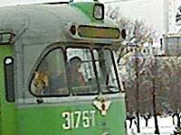 трамвай РВЗ-6М2 с малой крылатой звездой на